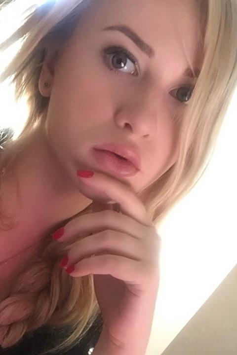 Alena sucht einen Partner über die Partnervermittlung Ukraine Foto von Alena, einer Frau aus der Ukraine auf Partnersuche