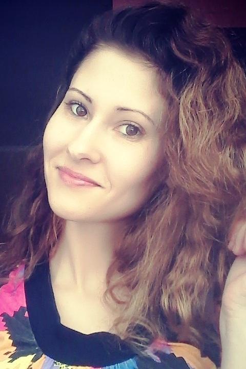 Alisa sucht einen Partner über die Partnervermittlung Ukraine Foto von Alisa, einer Frau aus der Ukraine auf Partnersuche