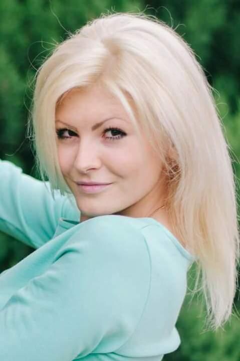 Daria (35) aus Osteuropa sucht einen Mann