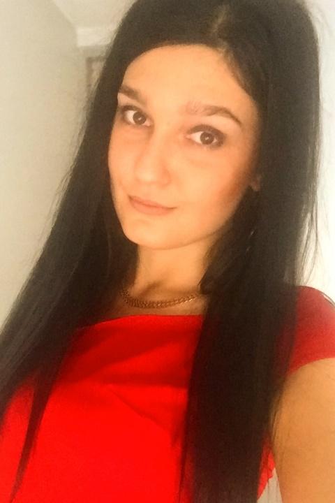 Julia sucht einen Partner über die Partnervermittlung Ukraine Foto von Julia, einer Frau aus der Ukraine auf Partnersuche