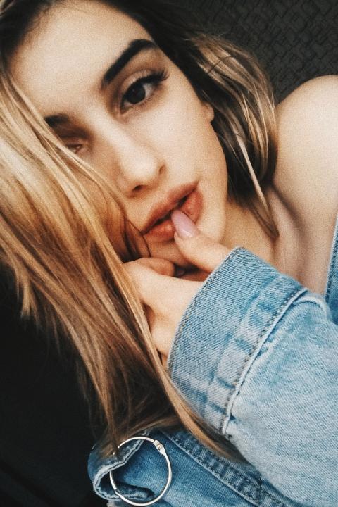 Natasha sucht einen Partner über die Partnervermittlung Ukraine Foto von Natasha, einer Frau aus der Ukraine auf Partnersuche