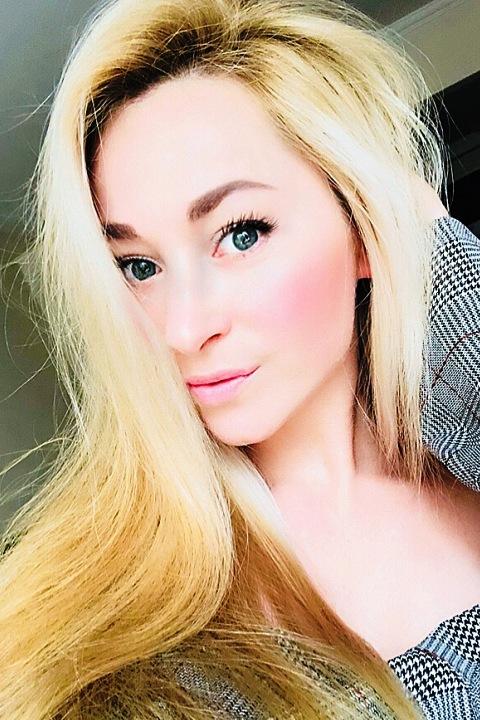 Inna sucht einen Partner über die Partnervermittlung Ukraine Foto von Inna, einer Frau aus der Ukraine auf Partnersuche