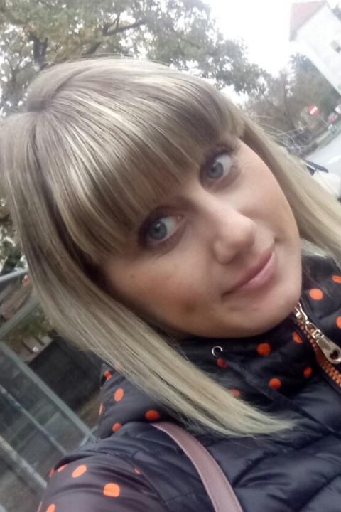 Sveta sucht einen Partner über die Partnervermittlung Ukraine Foto von Sveta, einer Frau aus der Ukraine auf Partnersuche