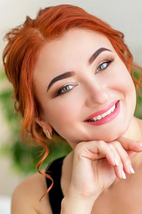 Julia sucht einen Partner über die Partnervermittlung Ukraine Foto von Julia, einer Frau aus der Ukraine auf Partnersuche