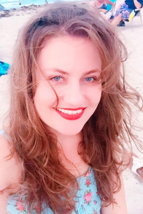 Julia sucht einen Partner über die Partnervermittlung Ukraine Foto von Julia, einer Frau aus der Ukraine auf Partnersuche
