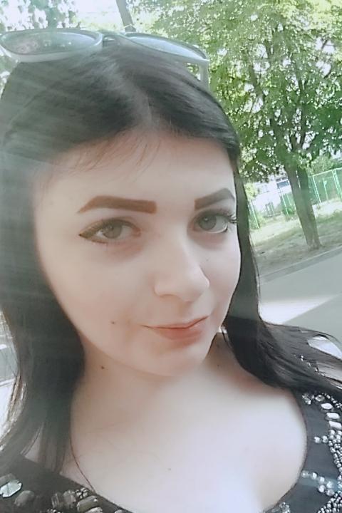 Tanya sucht einen Partner über die Partnervermittlung Ukraine Foto von Tanya, einer Frau aus der Ukraine auf Partnersuche