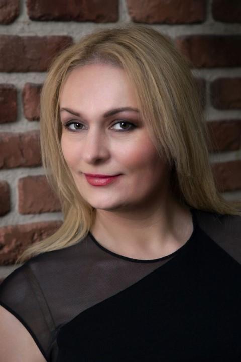 Larisa sucht einen Partner über die Partnervermittlung Ukraine Foto von Larisa, einer Frau aus der Ukraine auf Partnersuche