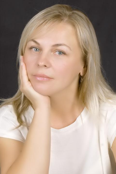 Alla sucht einen Partner über die Partnervermittlung Ukraine Foto von Alla, einer Frau aus der Ukraine auf Partnersuche