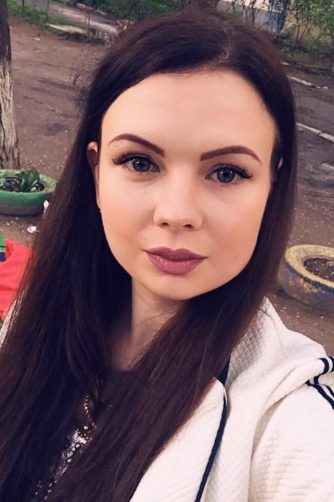 Anastasiia sucht einen Partner über die Partnervermittlung Ukraine Foto von Anastasiia, einer Frau aus der Ukraine auf Partnersuche