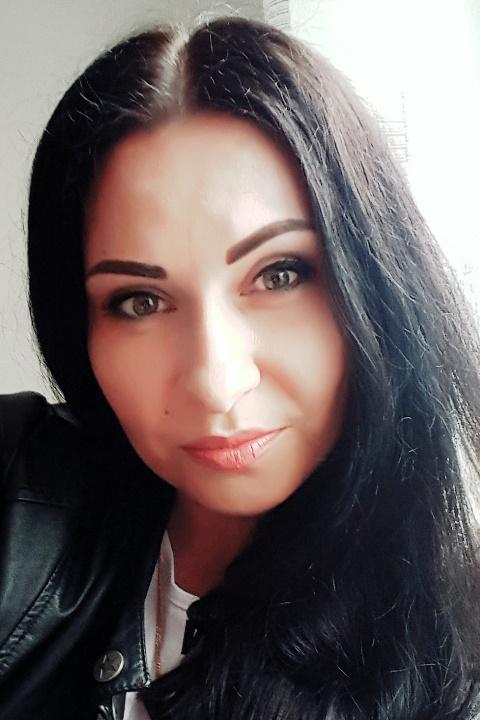 Alina sucht einen Partner über die Partnervermittlung Ukraine Foto von Alina, einer Frau aus der Ukraine auf Partnersuche