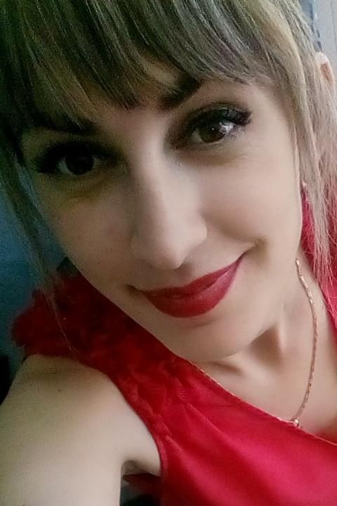 Natalia sucht einen Partner über die Partnervermittlung Ukraine Foto von Natalia, einer Frau aus der Ukraine auf Partnersuche