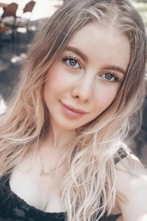 Irina sucht einen Partner über die Partnervermittlung Ukraine Foto von Irina, einer Frau aus der Ukraine auf Partnersuche