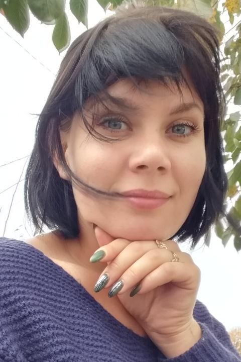 Kseniya sucht einen Partner über die Partnervermittlung Ukraine Foto von Kseniya, einer Frau aus der Ukraine auf Partnersuche