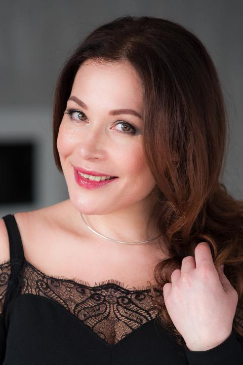 Alla sucht einen Partner über die Partnervermittlung Ukraine Foto von Alla, einer Frau aus der Ukraine auf Partnersuche