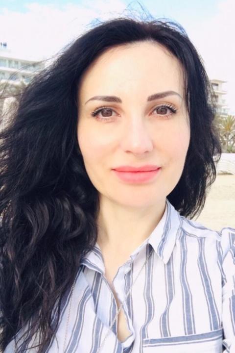 Juliya sucht einen Partner über die Partnervermittlung Ukraine Foto von Juliya, einer Frau aus der Ukraine auf Partnersuche