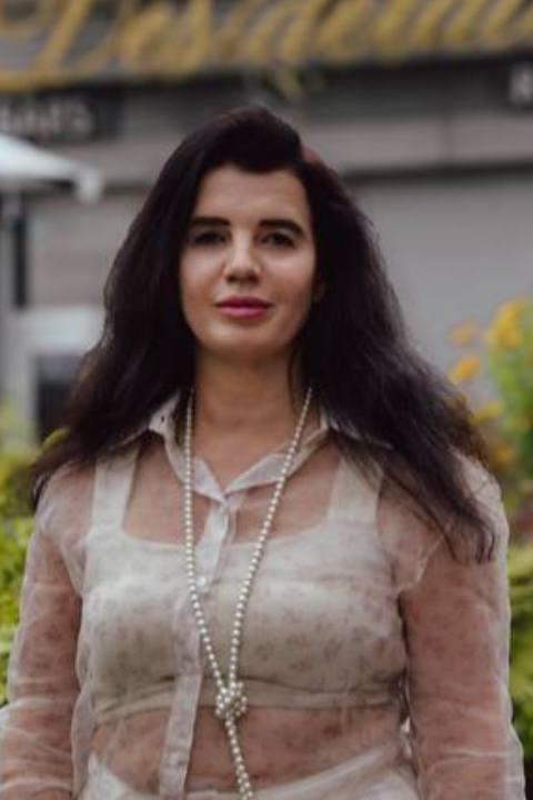 Elena (43) aus Osteuropa sucht einen Mann