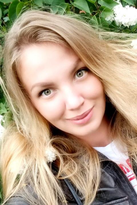 Anastasia sucht einen Partner über die Partnervermittlung Ukraine Foto von Anastasia, einer Frau aus der Ukraine auf Partnersuche