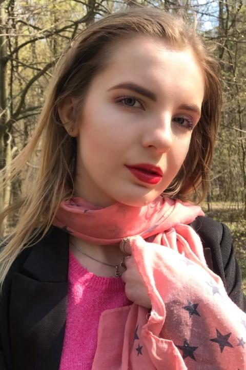 Anna sucht einen Partner über die Partnervermittlung Ukraine Foto von Anna, einer Frau aus der Ukraine auf Partnersuche