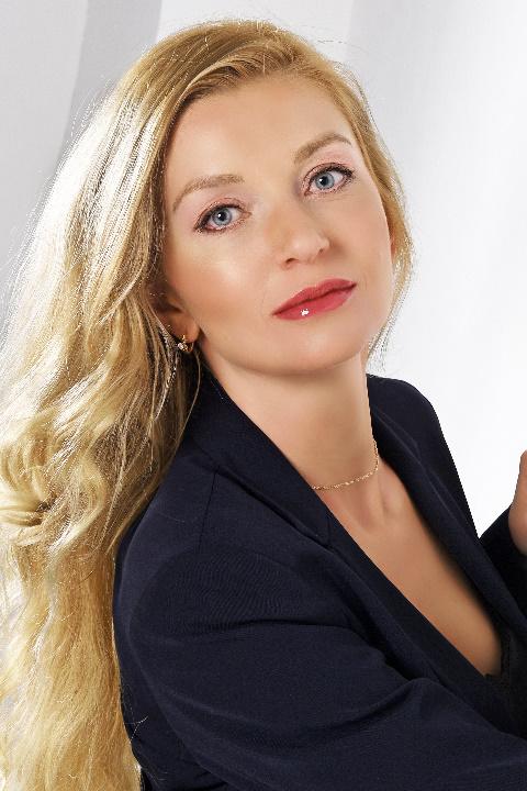Elena sucht einen Partner über die Partnervermittlung Ukraine Foto von Elena, einer Frau aus der Ukraine auf Partnersuche