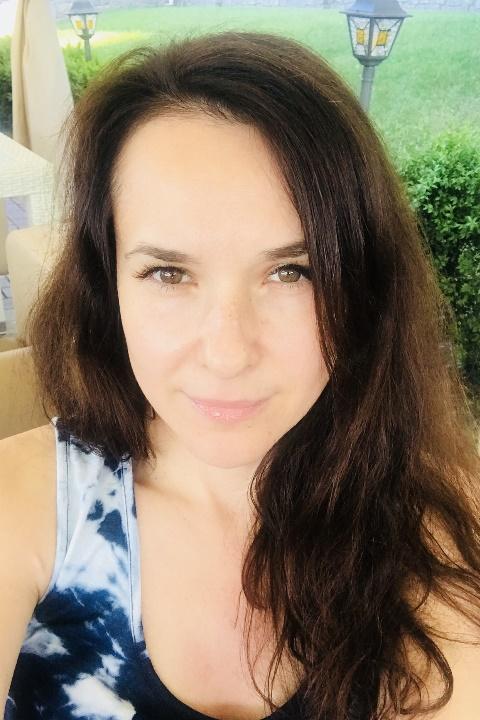 Olena sucht einen Partner über die Partnervermittlung Ukraine Foto von Olena, einer Frau aus der Ukraine auf Partnersuche