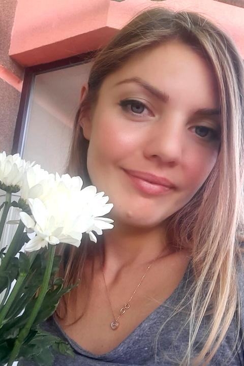 Irina sucht einen Partner über die Partnervermittlung Ukraine Foto von Irina, einer Frau aus der Ukraine auf Partnersuche