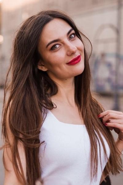 Liudmila sucht einen Partner über die Partnervermittlung Ukraine Foto von Liudmila, einer Frau aus der Ukraine auf Partnersuche