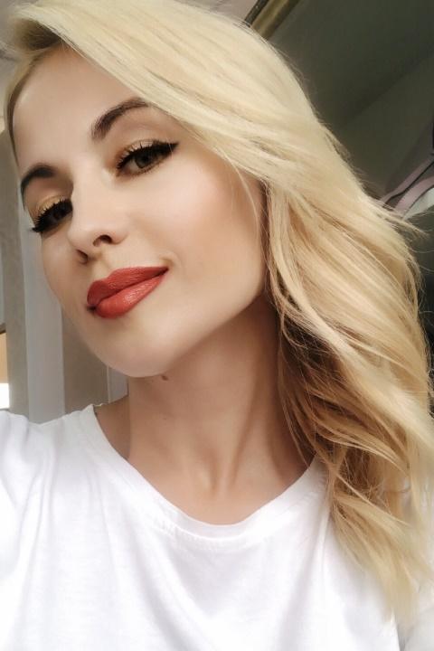 Nadiia sucht einen Partner über die Partnervermittlung Ukraine Foto von Nadiia, einer Frau aus der Ukraine auf Partnersuche