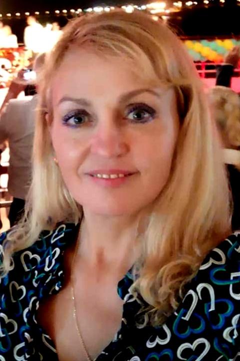 Elena (59) aus Osteuropa sucht einen Mann