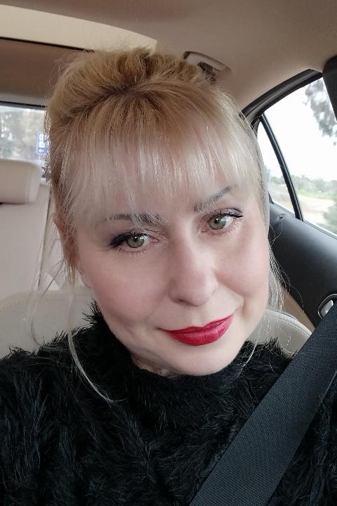 Elena (54) aus Osteuropa sucht einen Mann