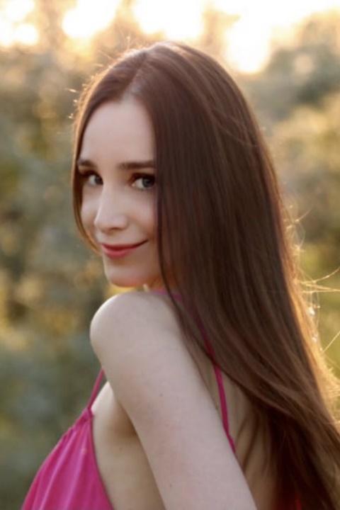 Olga sucht einen Partner über die Partnervermittlung Ukraine Foto von Olga, einer Frau aus der Ukraine auf Partnersuche
