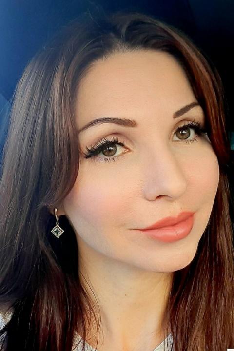 Svetlana sucht einen Partner über die Partnervermittlung Ukraine Foto von Svetlana, einer Frau aus der Ukraine auf Partnersuche