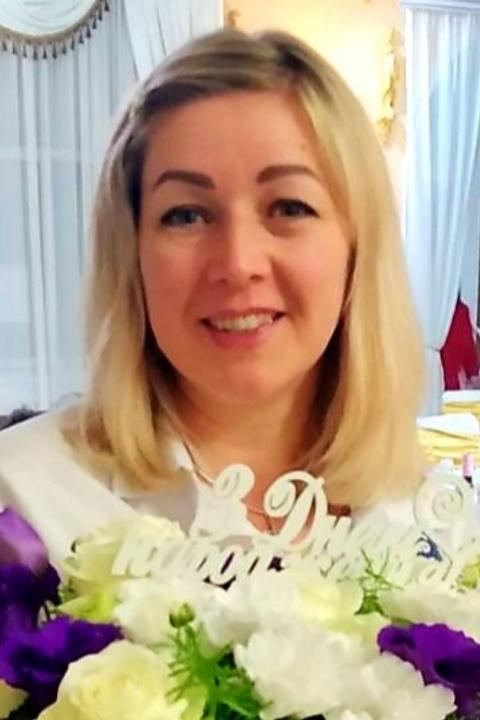 Lena sucht einen Partner über die Partnervermittlung Ukraine Foto von Lena, einer Frau aus der Ukraine auf Partnersuche