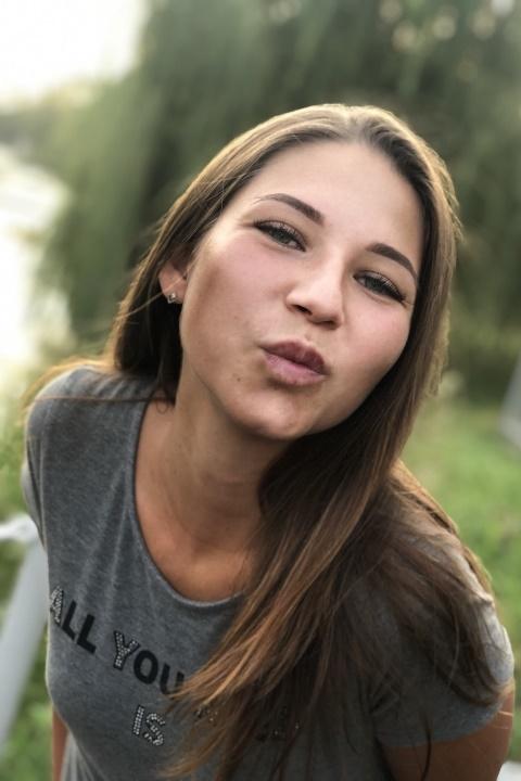 Nadezhda sucht einen Partner über die Partnervermittlung Ukraine Foto von Nadezhda, einer Frau aus der Ukraine auf Partnersuche