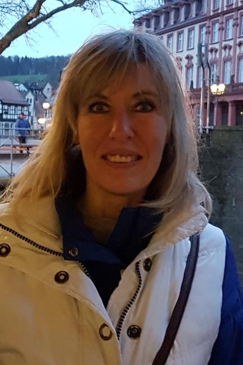 Larisa sucht einen Partner über die Partnervermittlung Ukraine Foto von Larisa, einer Frau aus der Ukraine auf Partnersuche