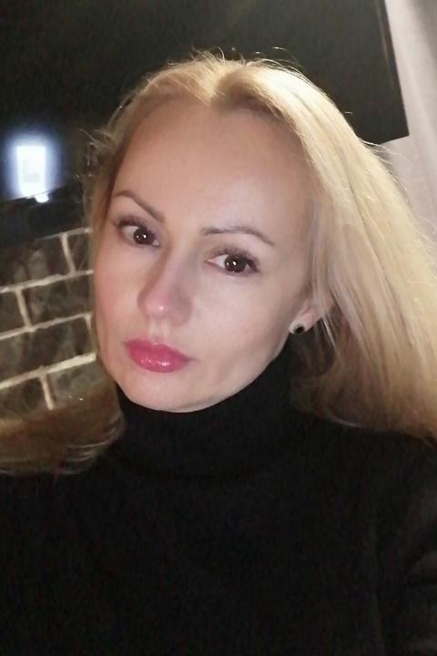Liliya sucht einen Partner über die Partnervermittlung Ukraine Foto von Liliya, einer Frau aus der Ukraine auf Partnersuche