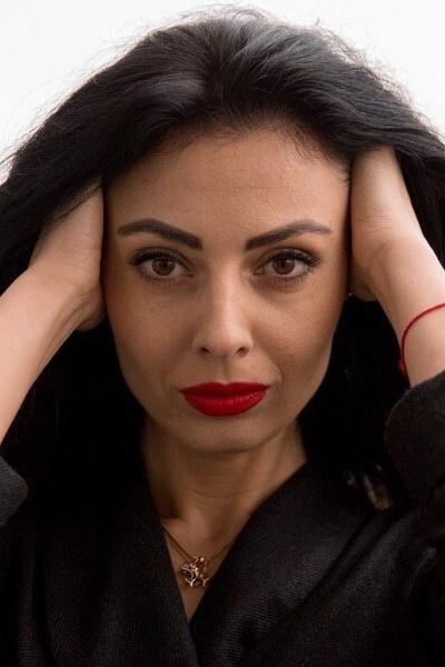 Yana sucht einen Partner über die Partnervermittlung Ukraine Foto von Yana, einer Frau aus der Ukraine auf Partnersuche