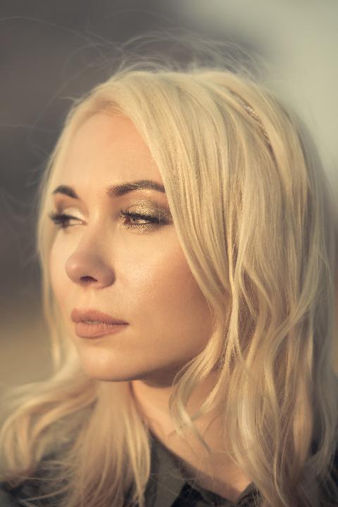 Veronika sucht einen Partner über die Partnervermittlung Ukraine Foto von Veronika, einer Frau aus der Ukraine auf Partnersuche