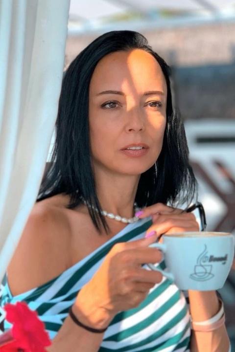 Iryna sucht einen Partner über die Partnervermittlung Ukraine Foto von Iryna, einer Frau aus der Ukraine auf Partnersuche