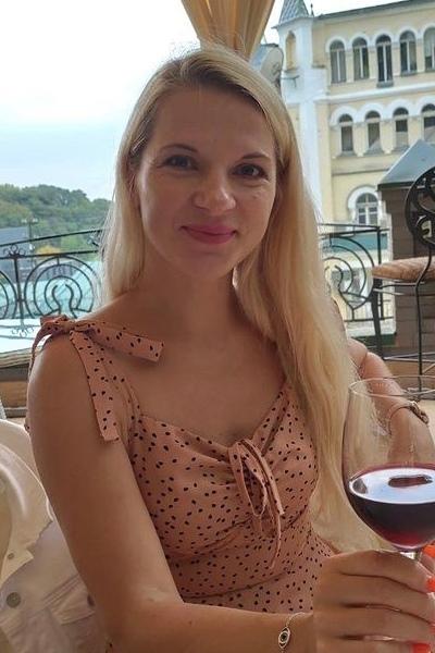 Foto von Yuliya, einer Frau aus der Ukraine auf Partnersuche