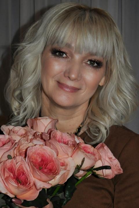 Elena (56) aus Osteuropa sucht einen Mann