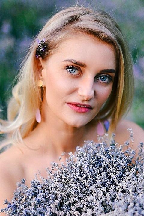 Daria sucht einen Partner über die Partnervermittlung Ukraine Foto von Daria, einer Frau aus der Ukraine auf Partnersuche