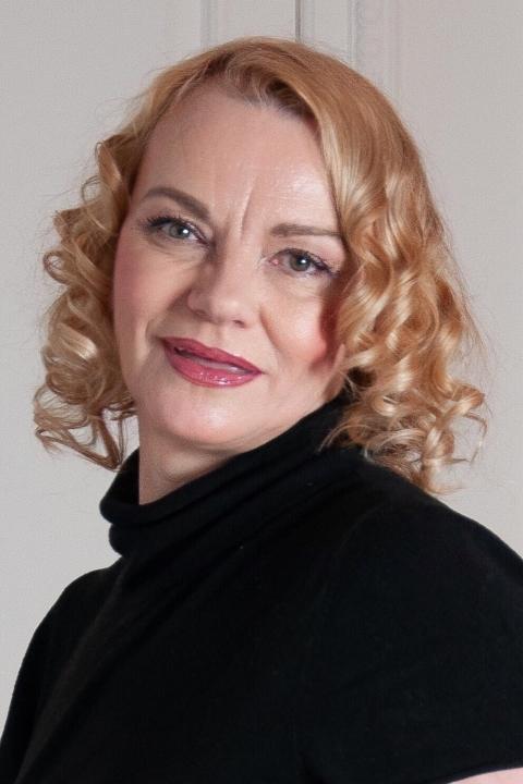 Elena (62) aus Osteuropa sucht einen Mann