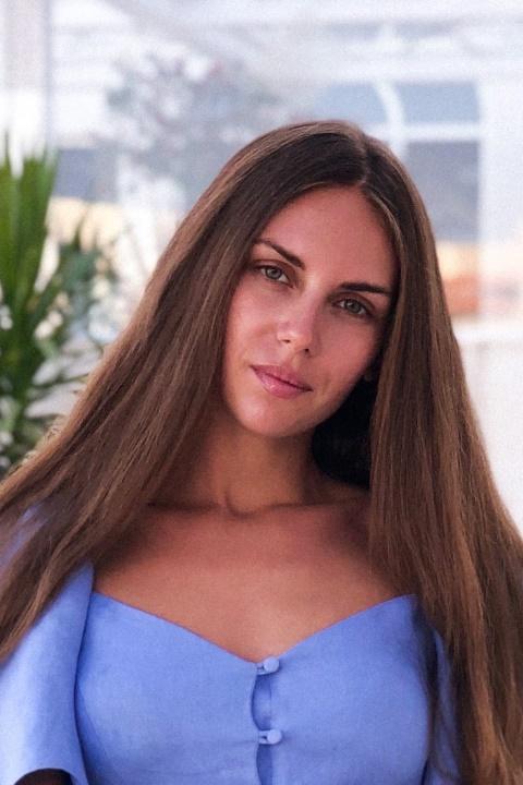 Yana sucht einen Partner über die Partnervermittlung Ukraine Foto von Yana, einer Frau aus der Ukraine auf Partnersuche
