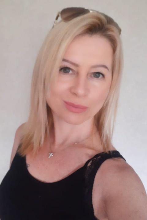 Ludmila sucht einen Partner über die Partnervermittlung Ukraine Foto von Ludmila, einer Frau aus der Ukraine auf Partnersuche