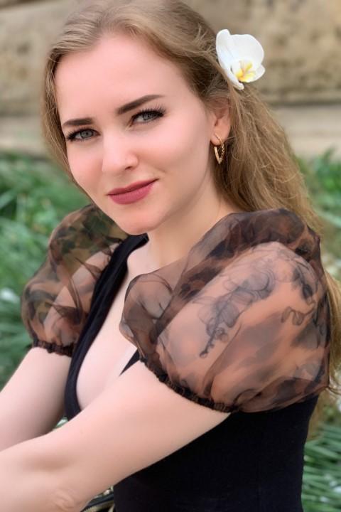 Anna sucht einen Partner über die Partnervermittlung Ukraine Foto von Anna, einer Frau aus der Ukraine auf Partnersuche