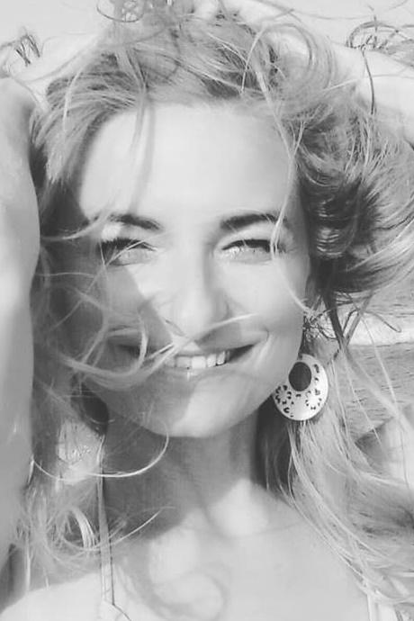 Lilia sucht einen Partner über die Partnervermittlung Ukraine Foto von Lilia, einer Frau aus der Ukraine auf Partnersuche