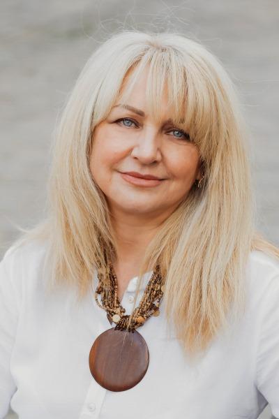 Viktoriia (61) aus Osteuropa sucht einen Mann