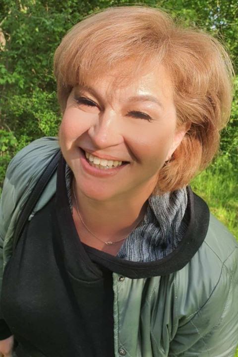 Elina (55) aus Osteuropa sucht einen Mann