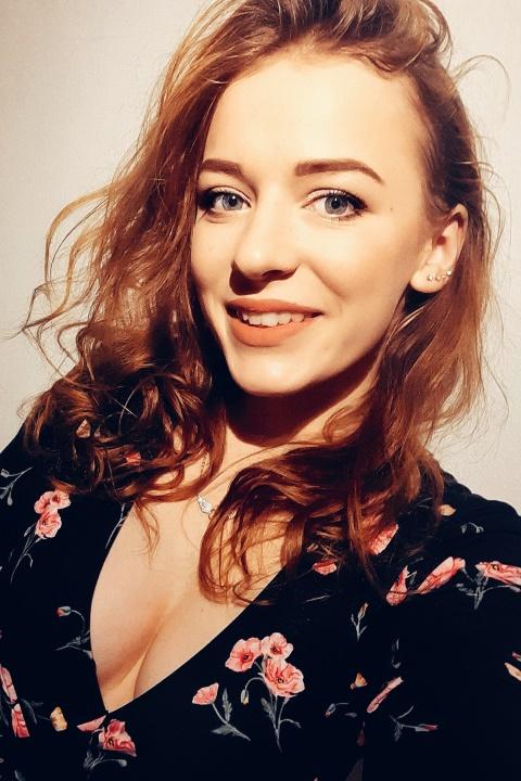 Alona sucht einen Partner über die Partnervermittlung Ukraine Foto von Alona, einer Frau aus der Ukraine auf Partnersuche