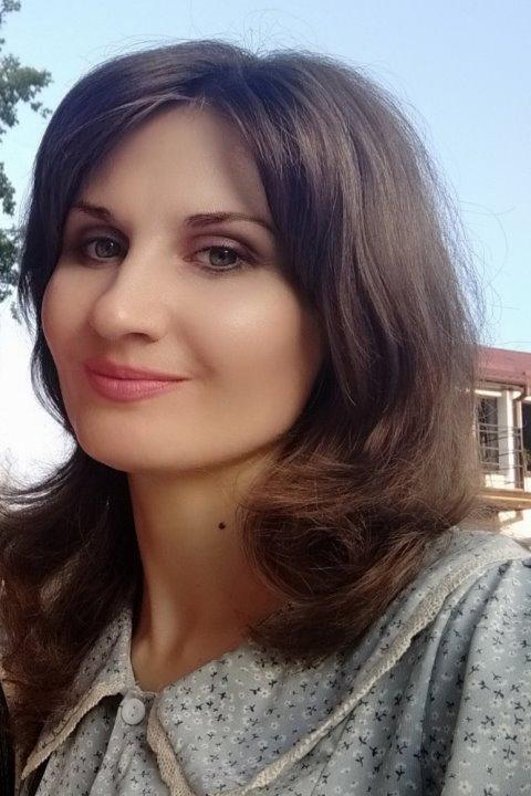 Alla sucht einen Partner über die Partnervermittlung Ukraine Foto von Alla, einer Frau aus der Ukraine auf Partnersuche